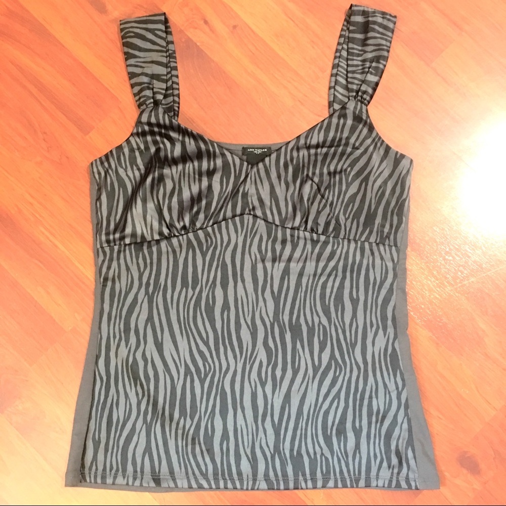 🔴2/$25 NEW Ann Taylor Zebra Black & Grayish Silk Top